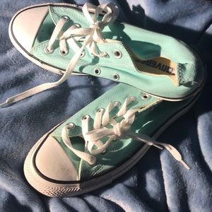 BRAND NEW NEVER WORN baby blue converse women’s 8
